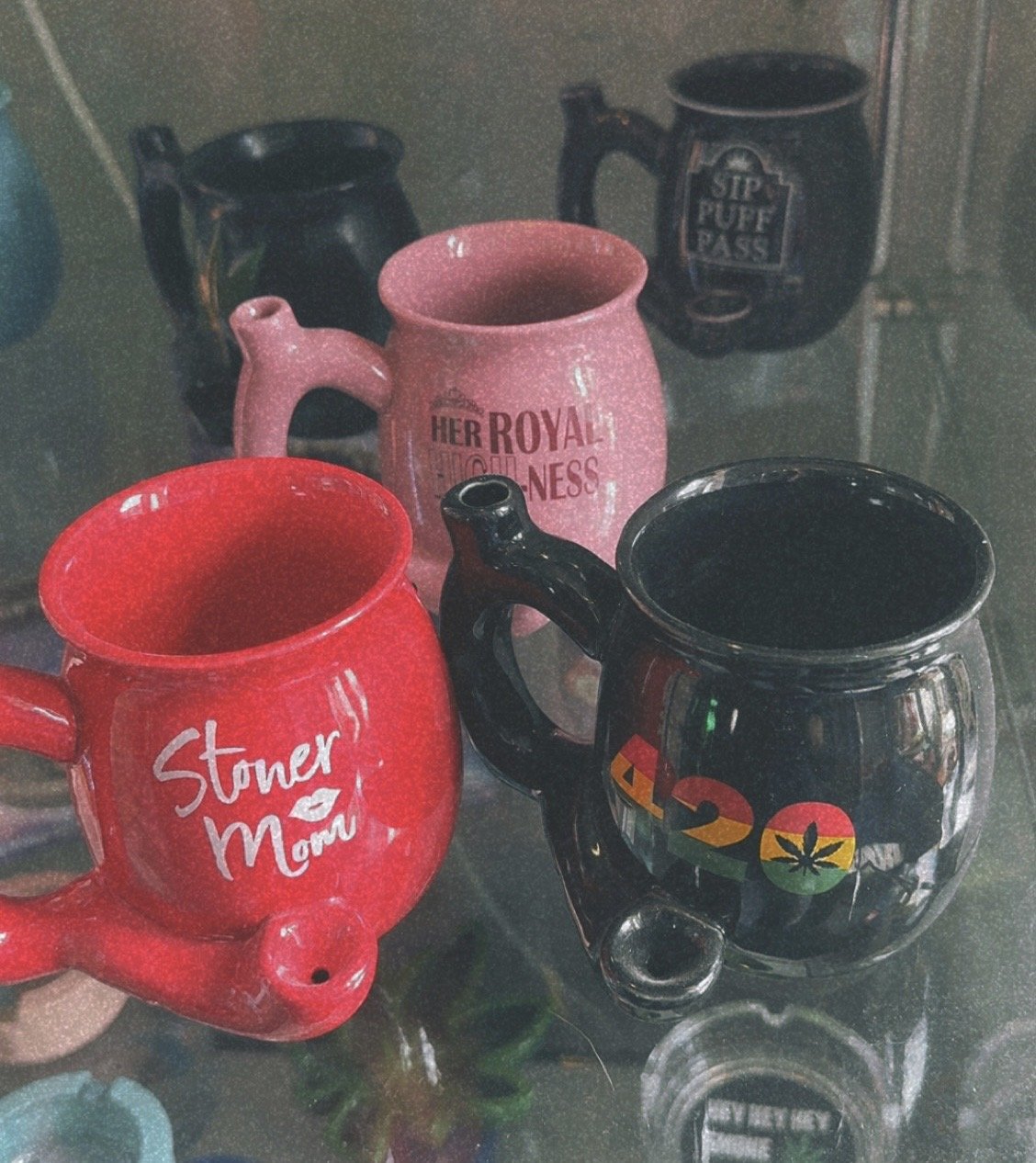 Novelty mugs and pipes